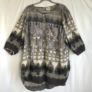 Fig and Flower Top Women Size Large Gray Floral Hi Lo Hem Pocket Short Sleeve